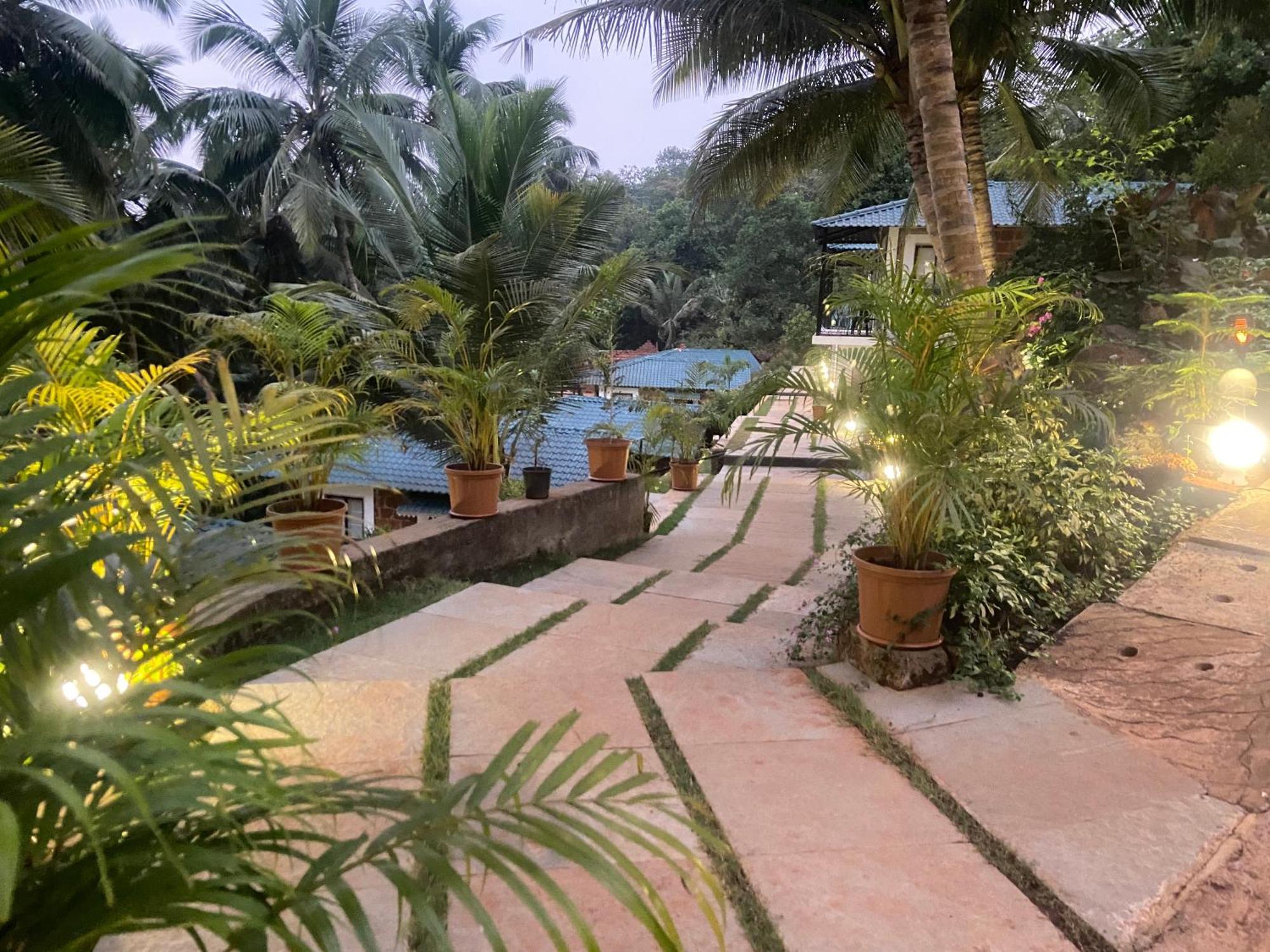 Atmani Waterfront Resort Cola Luaran gambar