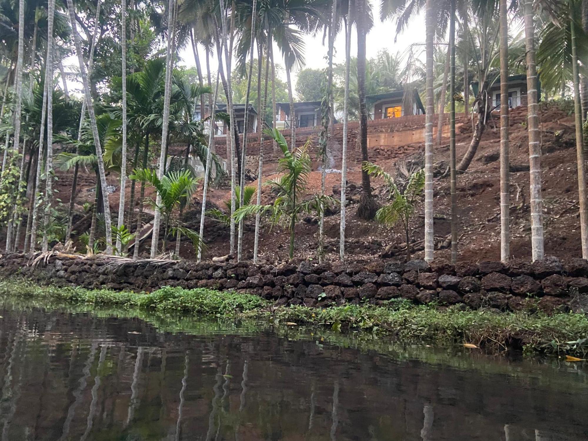 Atmani Waterfront Resort Cola Luaran gambar